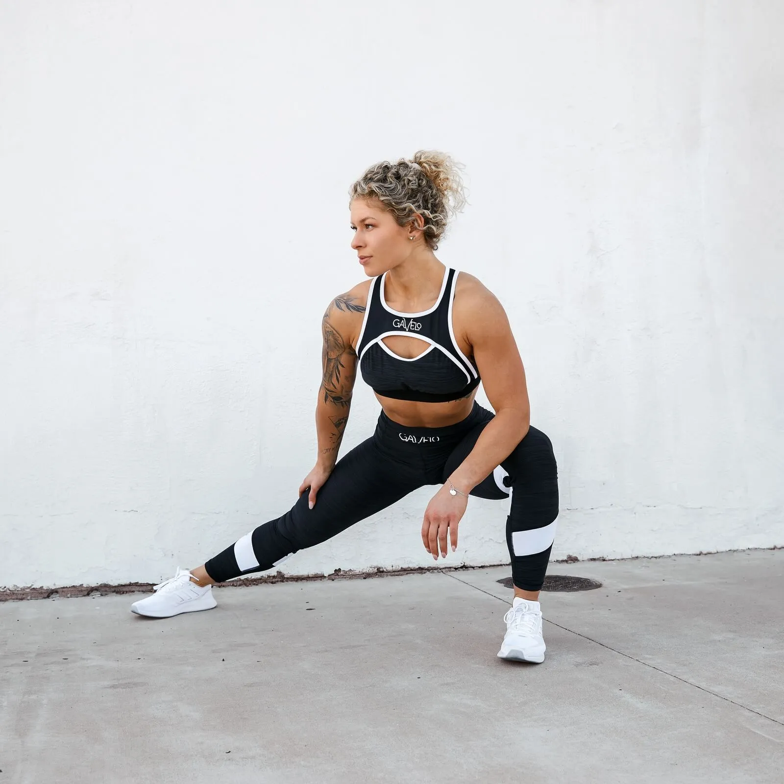 GAVELO Black & White Swirl Sports Bra, Black/white, Small 6 GAVELO Black & White Swirl Sports Bra, Black/white, Small - Bilde 4